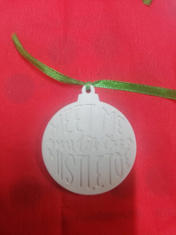BC551 - GLOB MEET ME UNDER THE MISTLETOE