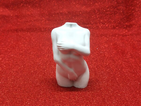 BC745 - STATUIE FEMEIE